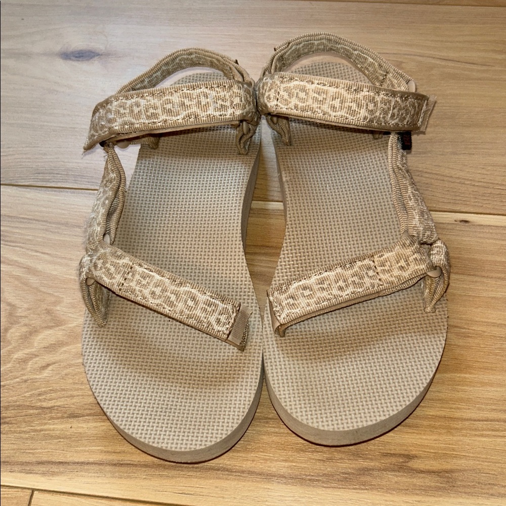 Cheetah Print Teva Midforms